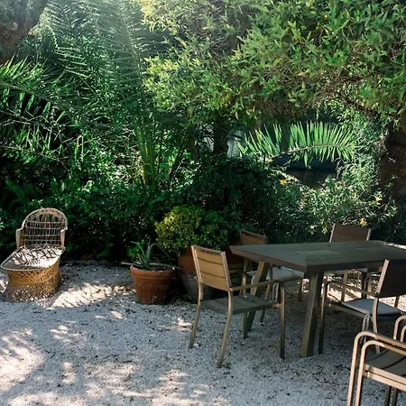 Apartment Hidden Gem With Pool & Garden In Historical Center Lagos